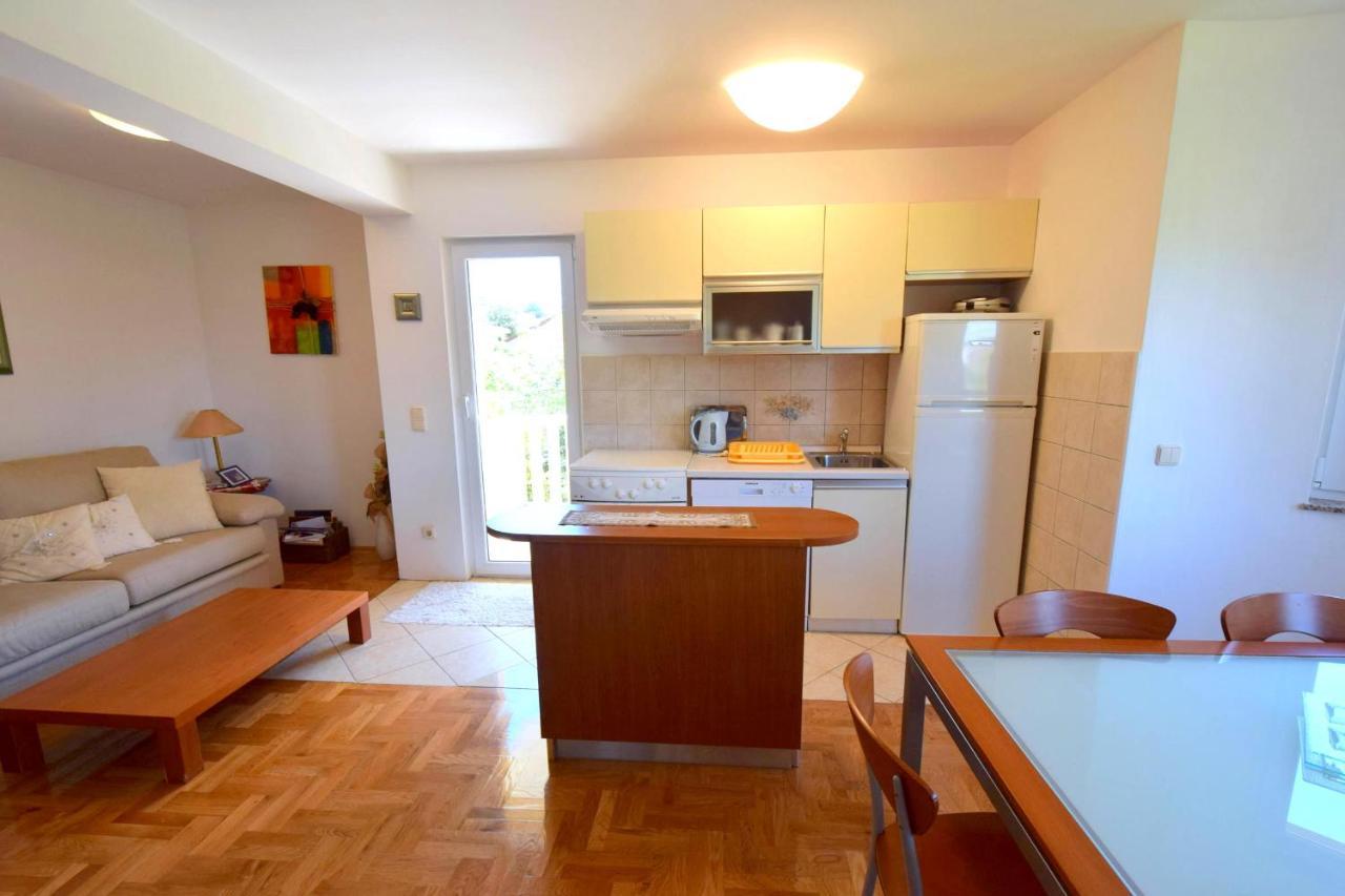 Apartment Mirela Малинска Экстерьер фото